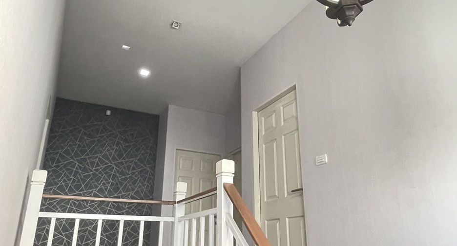For rent 3 bedrooms house in Khlong Sam Wa, Bangkok