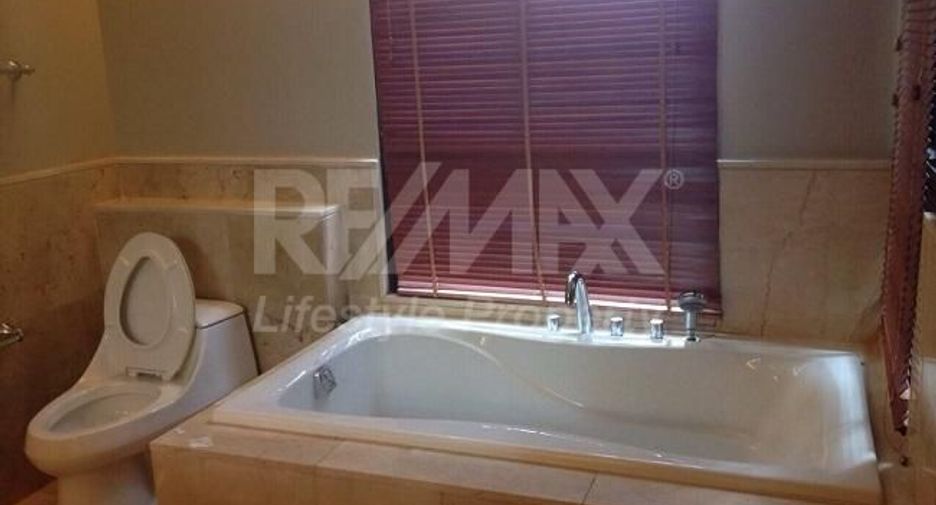 For rent 1 bed condo in Watthana, Bangkok