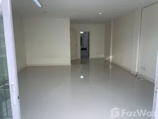 Reihenhaus zur Miete mit 3 Zimmer in Bang Kapi, Bangkok
