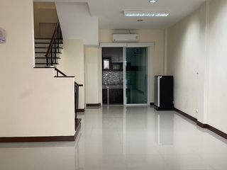 Reihenhaus zur Miete mit 3 Zimmer in Bang Kapi, Bangkok