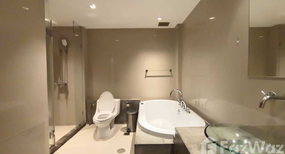 For rent 2 bedrooms condo in Khlong Toei, Bangkok