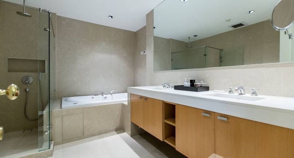 Wohnung zur Miete mit 3 Zimmer in Pathum Wan, Bangkok