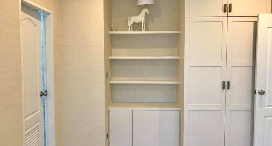 For rent 2 bedrooms condo in Sathon, Bangkok