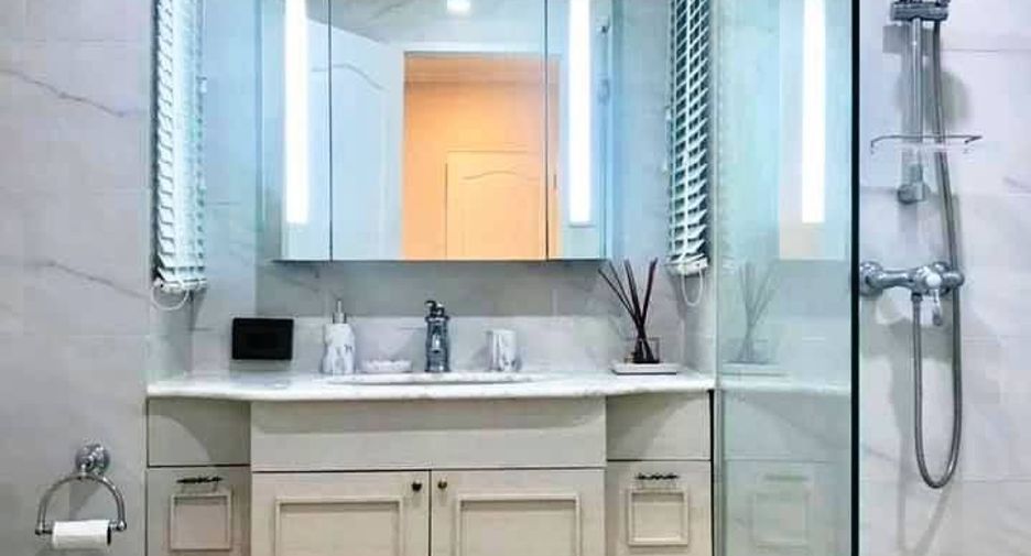 For rent 2 bedrooms condo in Sathon, Bangkok