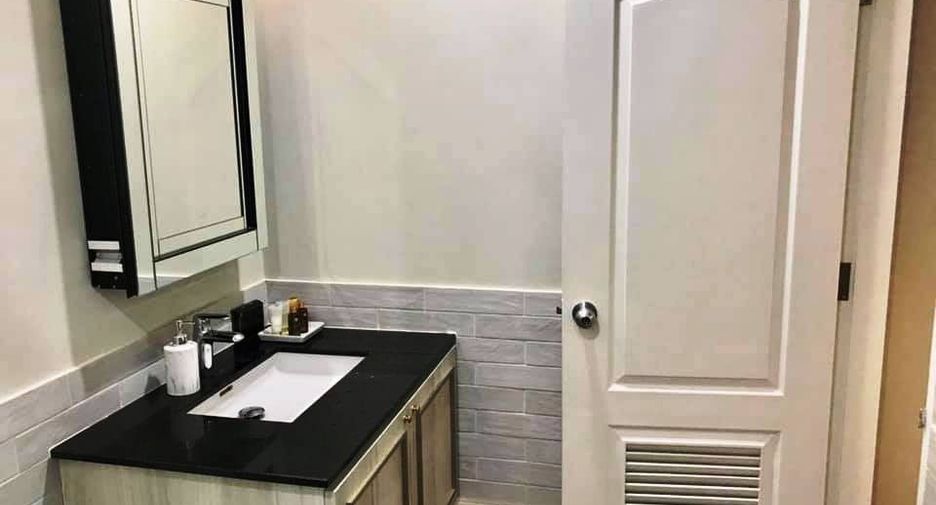 For rent 2 bedrooms condo in Sathon, Bangkok