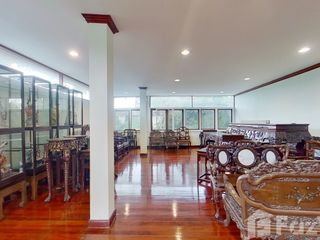 For rent 4 bedrooms house in Phra Khanong, Bangkok