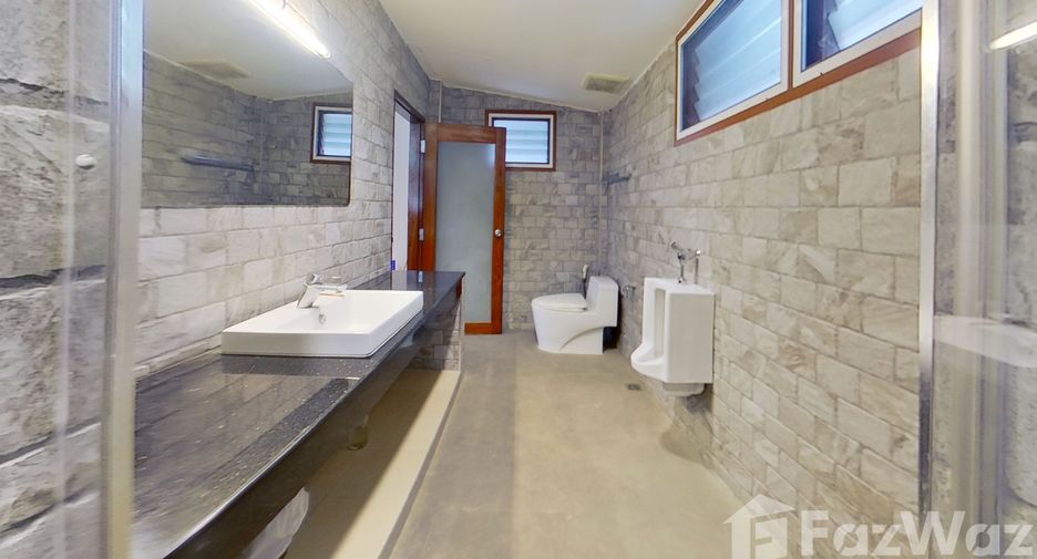 Haus zur Miete mit 4 Zimmer in Phra Khanong, Bangkok