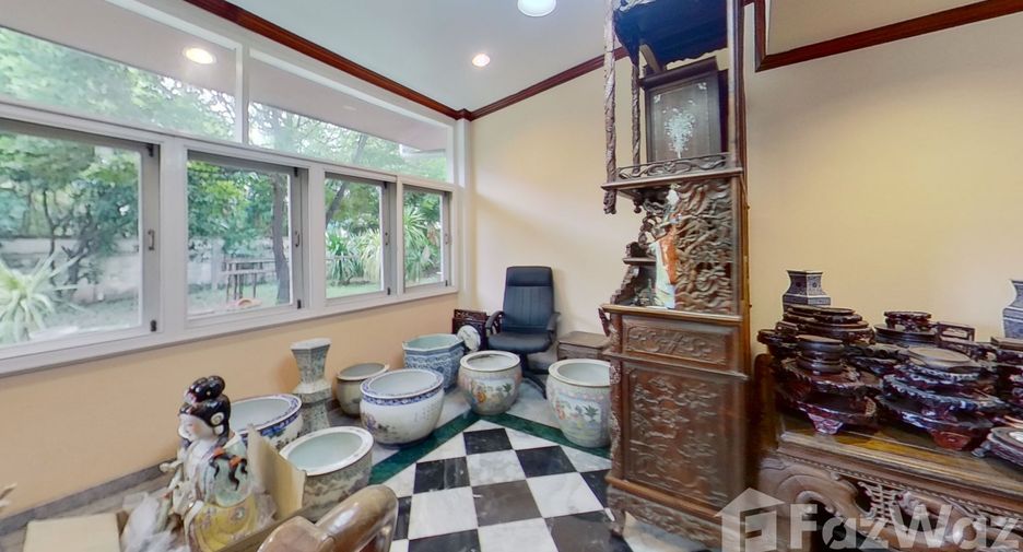 Haus zur Miete mit 4 Zimmer in Phra Khanong, Bangkok