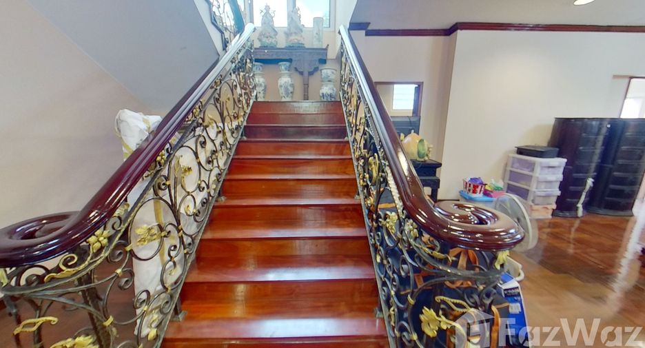 Haus zur Miete mit 4 Zimmer in Phra Khanong, Bangkok