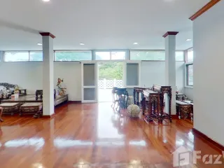 For rent 4 bedrooms house in Phra Khanong, Bangkok
