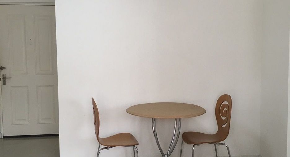 For rent 1 bed condo in Phra Khanong, Bangkok