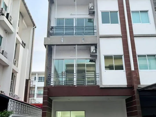 For rent 4 bedrooms townhouse in Bueng Kum, Bangkok