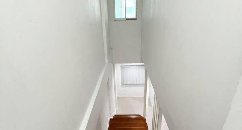 For rent 4 bedrooms townhouse in Bueng Kum, Bangkok