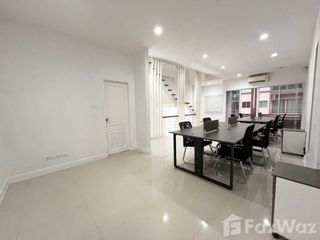 For rent 4 bedrooms townhouse in Bueng Kum, Bangkok
