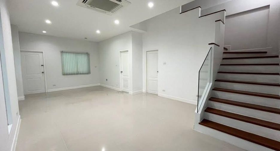For rent 4 bedrooms townhouse in Bueng Kum, Bangkok