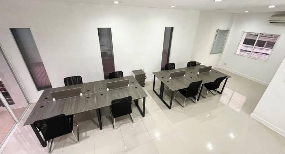 For rent 4 bedrooms townhouse in Bueng Kum, Bangkok