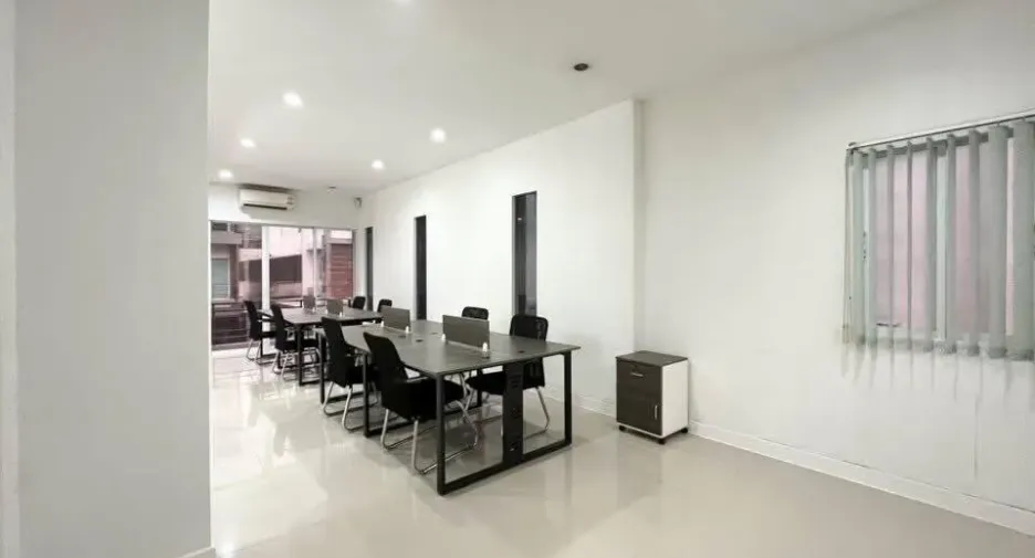 For rent 4 bedrooms townhouse in Bueng Kum, Bangkok