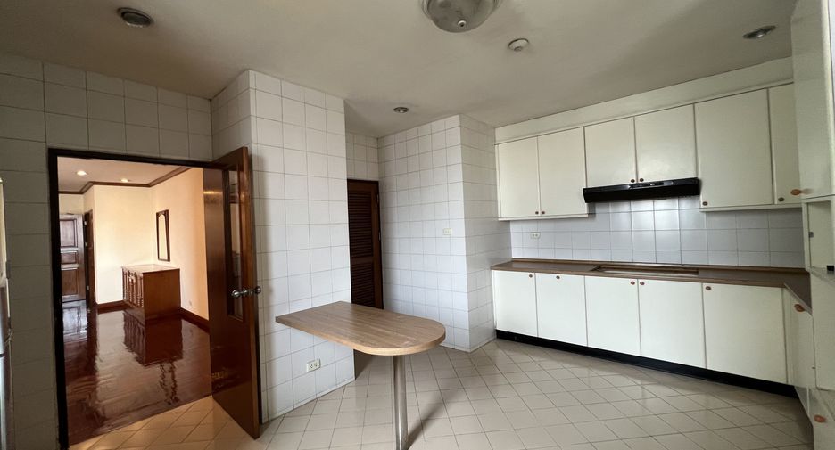 Condo en alquiler de 3 habitaciones en Watthana, Bangkok