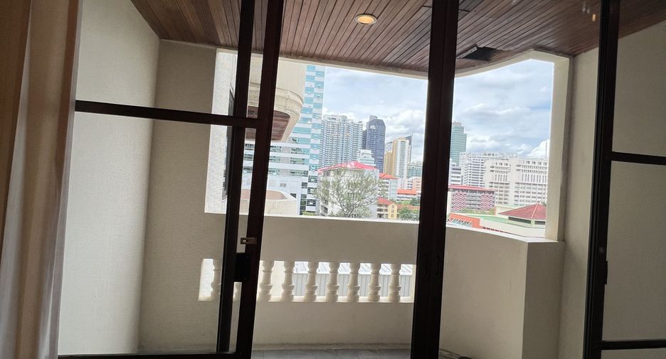 Condo en alquiler de 3 habitaciones en Watthana, Bangkok