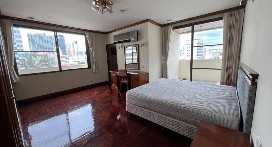 Condo en alquiler de 3 habitaciones en Watthana, Bangkok