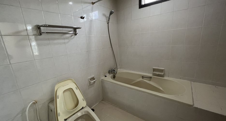 Condo en alquiler de 3 habitaciones en Watthana, Bangkok