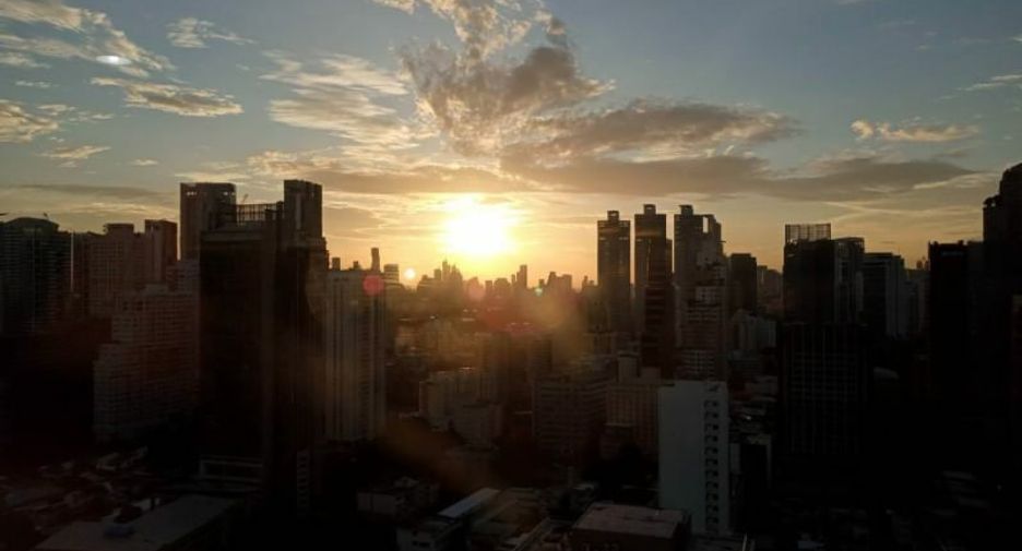 For rent 2 bedrooms condo in Khlong Toei, Bangkok