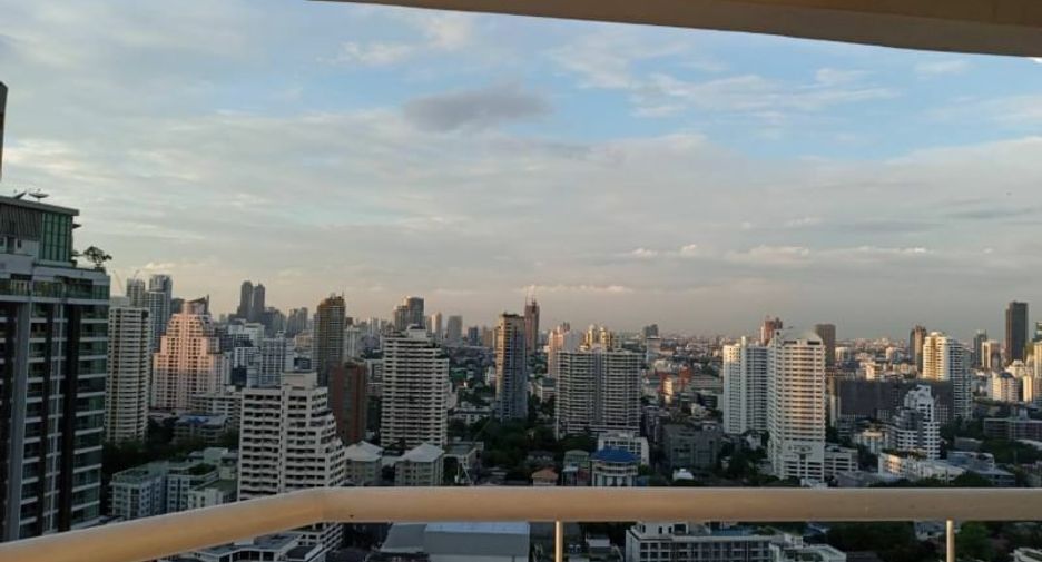 For rent 2 bedrooms condo in Khlong Toei, Bangkok