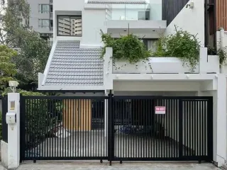 ให้เช่า 4 ห้องนอน บ้านเดี่ยว ใน วัฒนา, กรุงเทพฯ