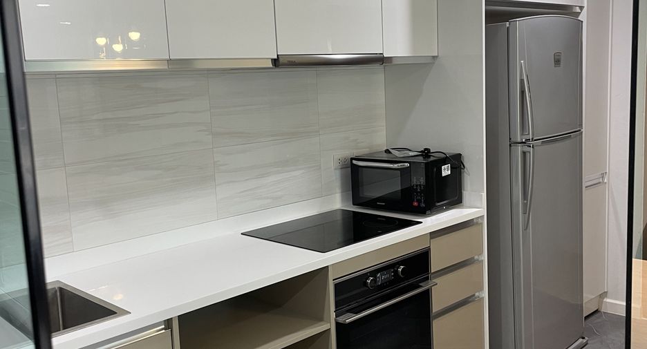 For rent 2 bedrooms condo in Khlong Toei, Bangkok