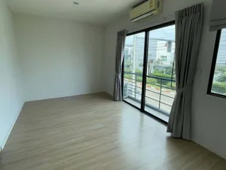 Reihenhaus zur Miete mit 3 Zimmer in Prawet, Bangkok