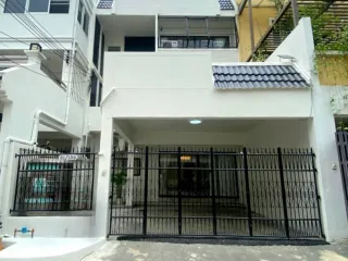出租 6 卧室 独立屋 在 Huai Khwang, 曼谷
