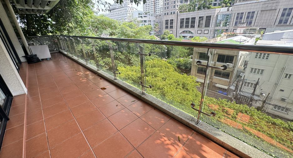 For rent 3 bedrooms apartment in Pathum Wan, Bangkok