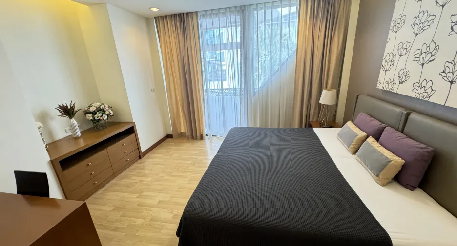 For rent 3 bedrooms apartment in Pathum Wan, Bangkok