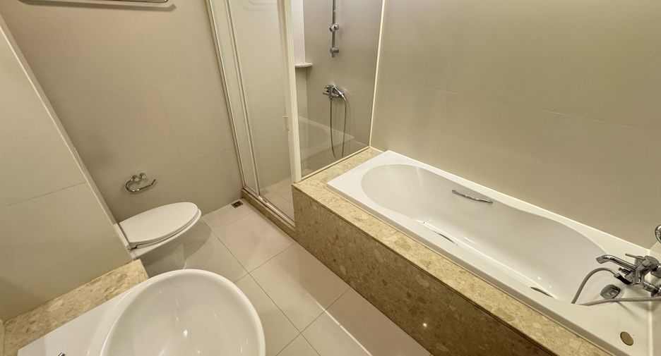 For rent 3 bedrooms apartment in Pathum Wan, Bangkok