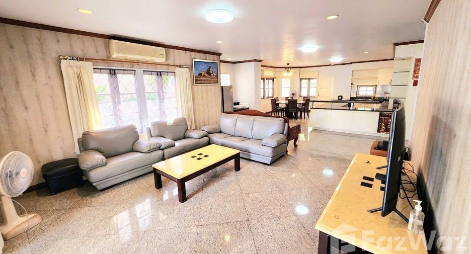 For rent 5 bedrooms townhouse in Lat Phrao, Bangkok