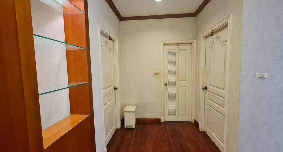 Аренда 5 спальни таунхаус в Лат Пхрао, Бангкок
