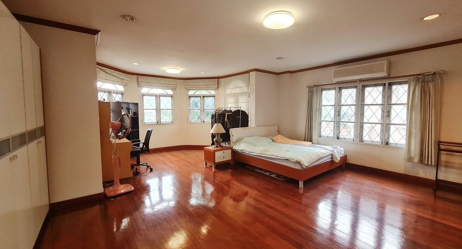 Reihenhaus zur Miete mit 5 Zimmer in Lat Phrao, Bangkok