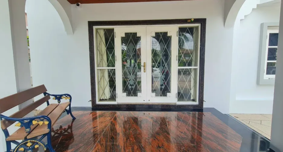 For rent 5 bedrooms townhouse in Lat Phrao, Bangkok