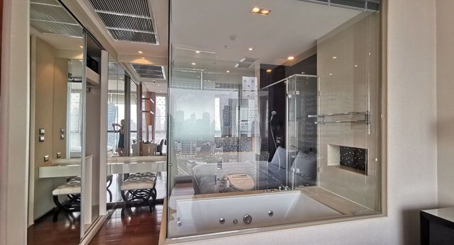 For rent 2 bedrooms condo in Khlong Toei, Bangkok