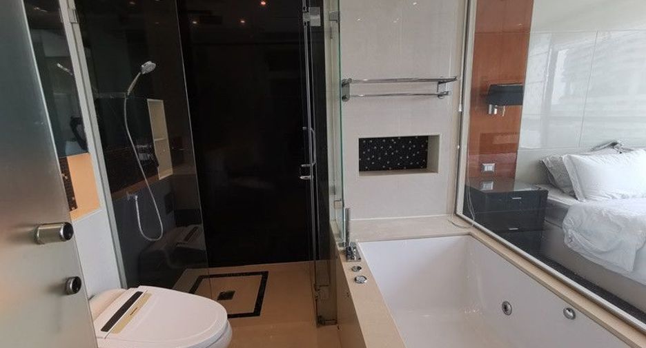 For rent 2 bedrooms condo in Khlong Toei, Bangkok