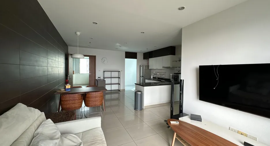 For rent 2 bedrooms condo in Yan Nawa, Bangkok