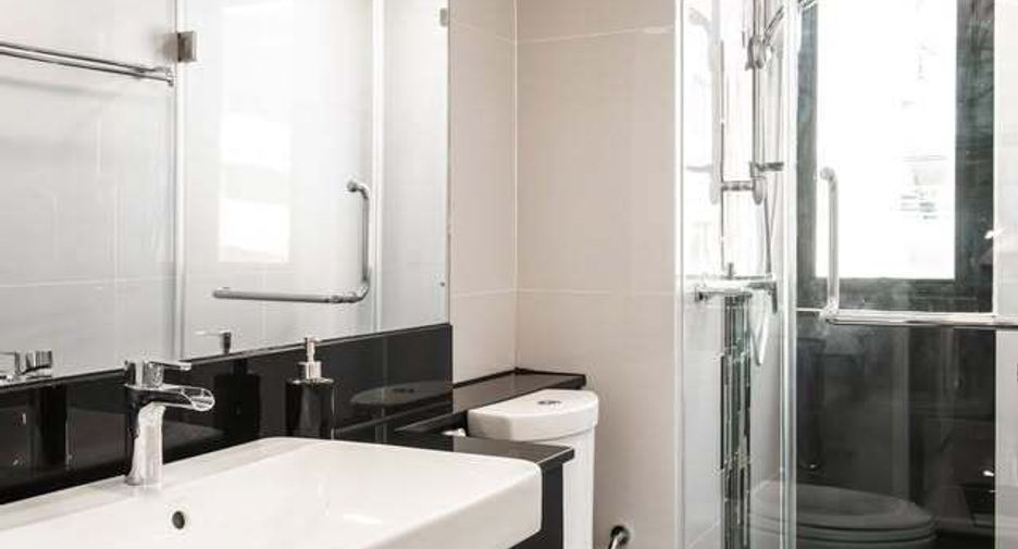 Condo en alquiler de 2 habitaciones en Khlong San, Bangkok