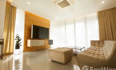 For rent 3 bedrooms house in Huai Khwang, Bangkok
