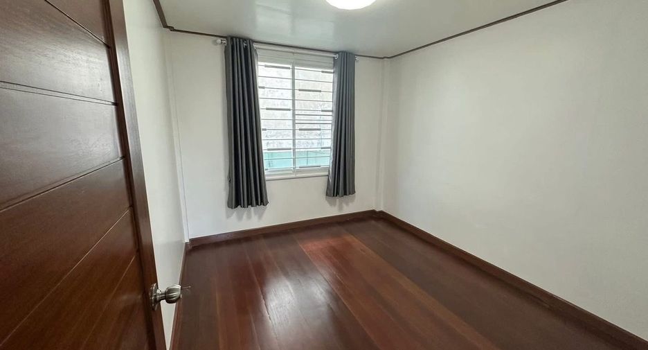 For rent 3 bedrooms house in Din Daeng, Bangkok