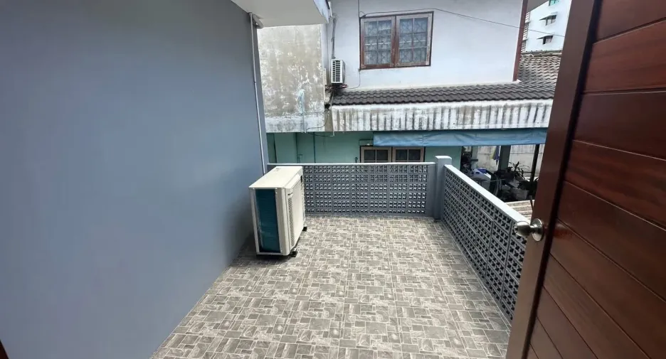出租 3 卧室 独立屋 在 Din Daeng, 曼谷