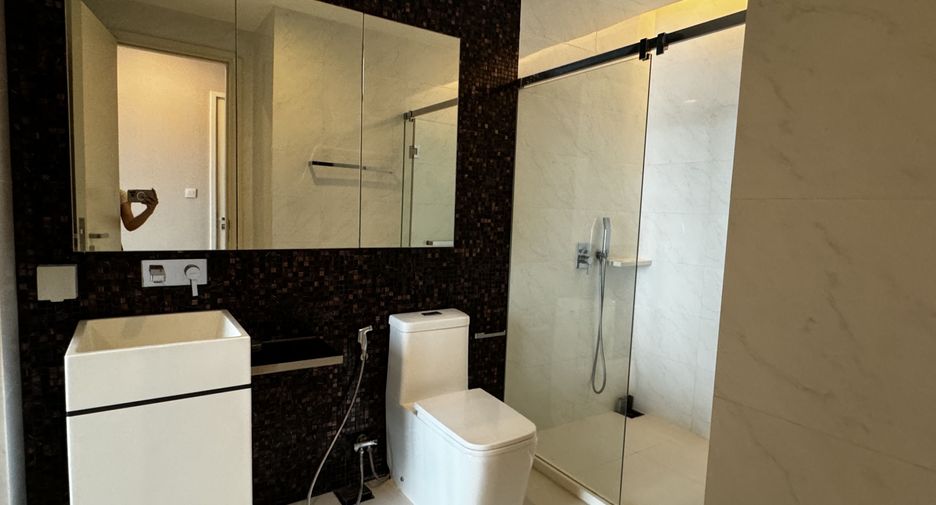 Condo en alquiler de 2 habitaciones en Khlong Toei, Bangkok