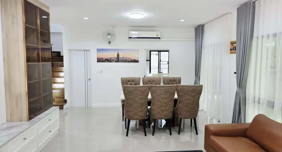 Haus zur Miete mit 4 Zimmer in Prawet, Bangkok