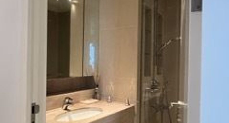 For rent 3 bedrooms condo in Pathum Wan, Bangkok