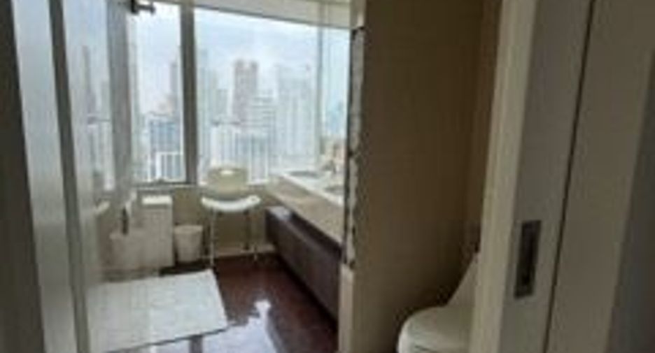 For rent 3 bedrooms condo in Pathum Wan, Bangkok