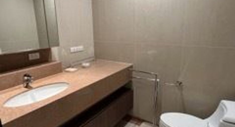 For rent 3 bedrooms condo in Pathum Wan, Bangkok